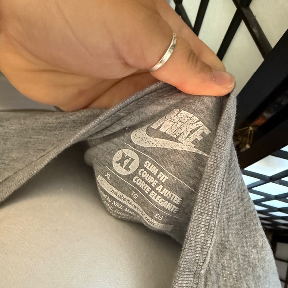 Nike Slim Fit Grey and Green t-shirt Women’s XL - Too Fit to quit - Picture 4 of 4